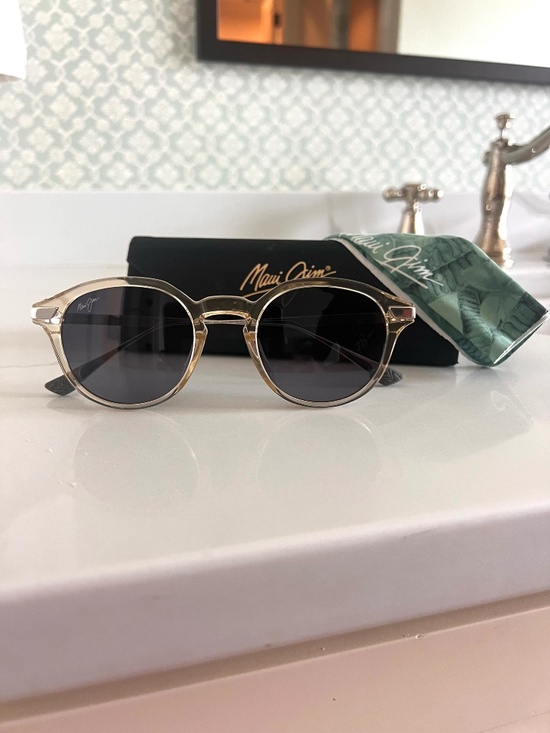 Maui Jim Momi Sunglasses Women Shiny Trans Yellow with Silver/Neutral Grey main image 2